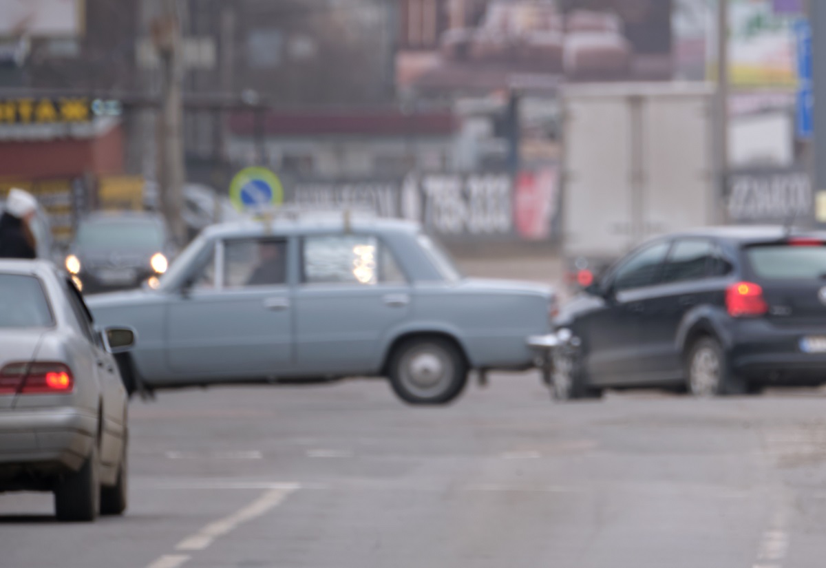 Prioritatea de Dreapta: Reguli și Obligații în Circulație